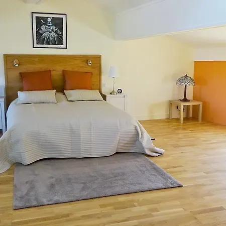 La Maison D'artiste Emilion بيت للعطل