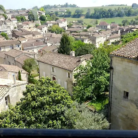 La Maison D'artiste Emilion بيت للعطل *