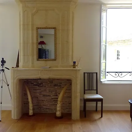 La Maison D'artiste Emilion بيت للعطل *