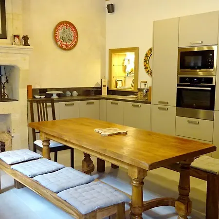 La Maison D'artiste Emilion بيت للعطل *